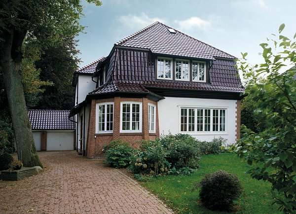 Керамическая черепица Braas Heisterholzer Rubin 11V, Tiefschwarz