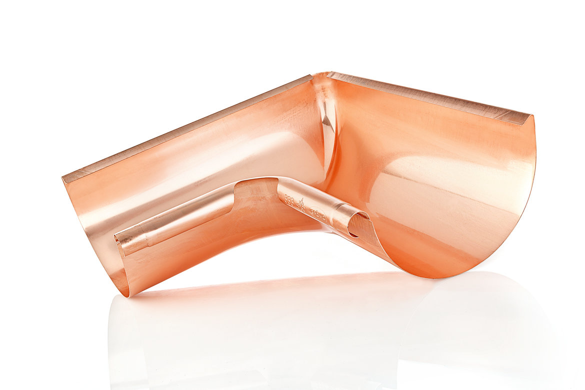 Угол полукруглого желоба внутренний 90°