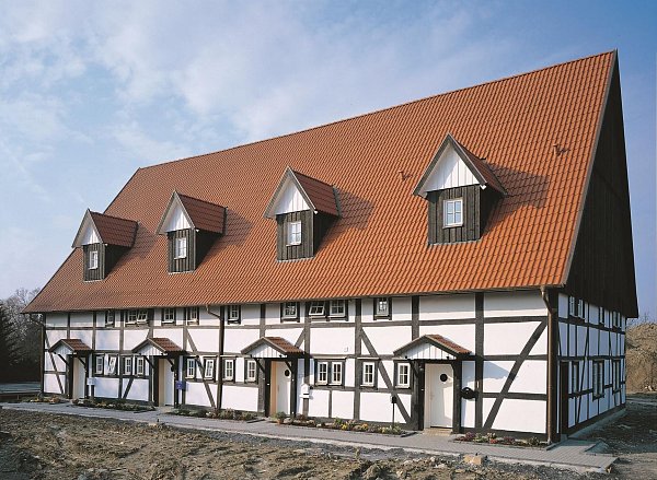 Цементно-песчаная черепица рядовая, Harzer Pfanne 7, Классический красный, Braas