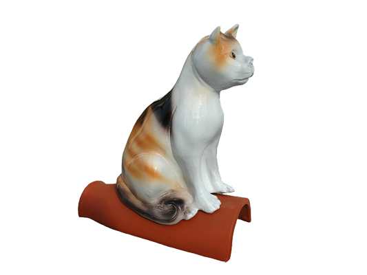 Декоративный элемент на кровлю кошка сидящая, пестрая, глазурь, Purr-Keramik